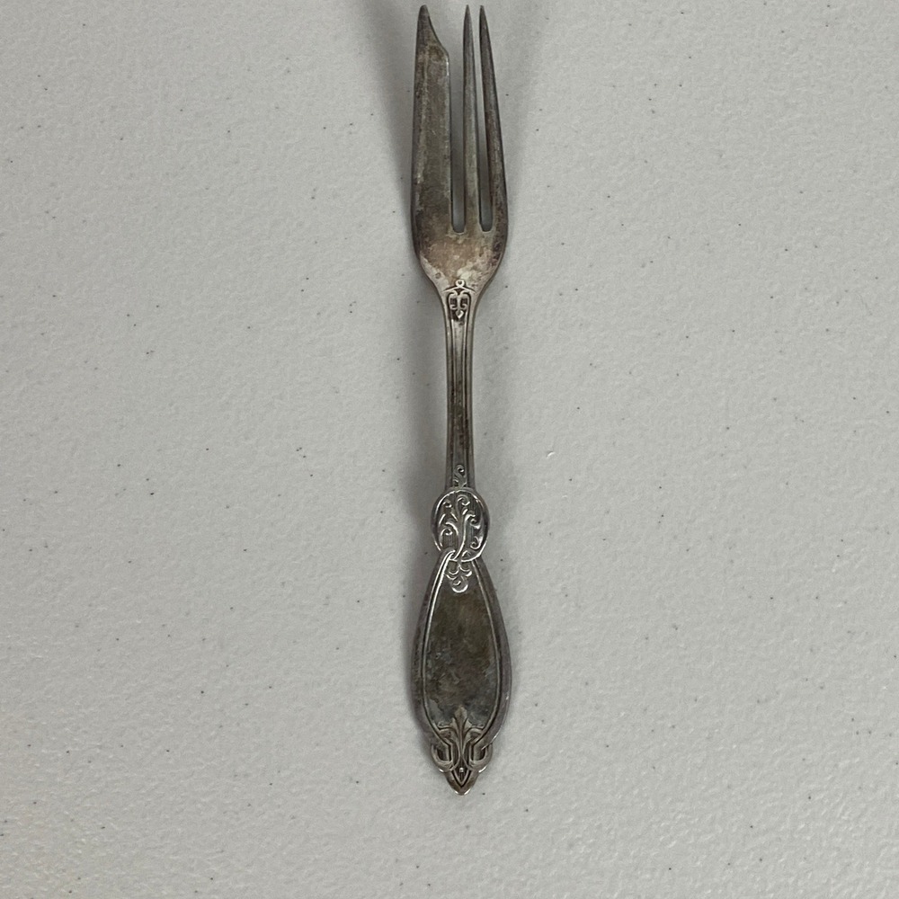 VTG Unbranded Ornate Scroll Silverplate Pickle Cocktail Fork Silver 6" Tarnish